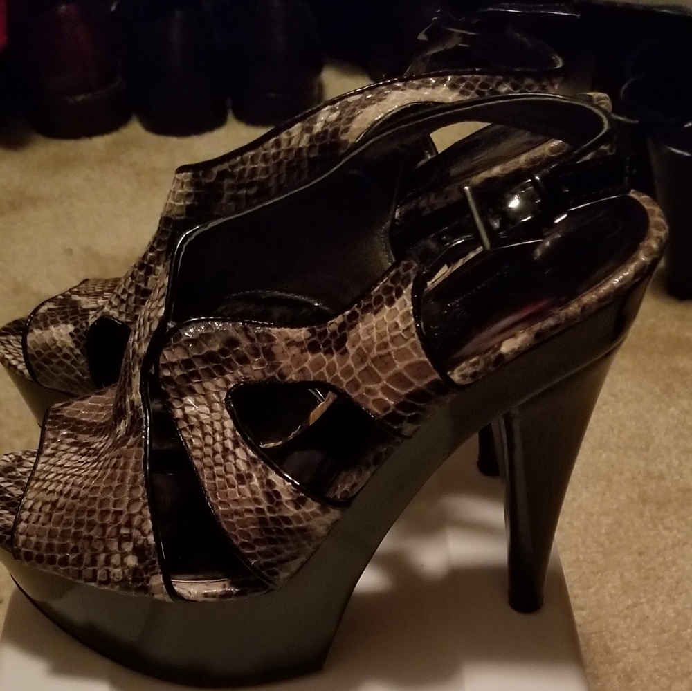 Shoes - Picture 2 of 3